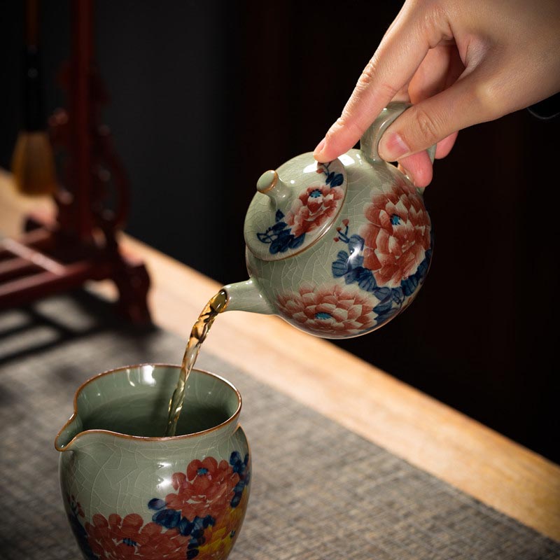 Exquisite Hand-Painted Peony Teapot – Jingdezhen Underglaze Blue Artisan Craft