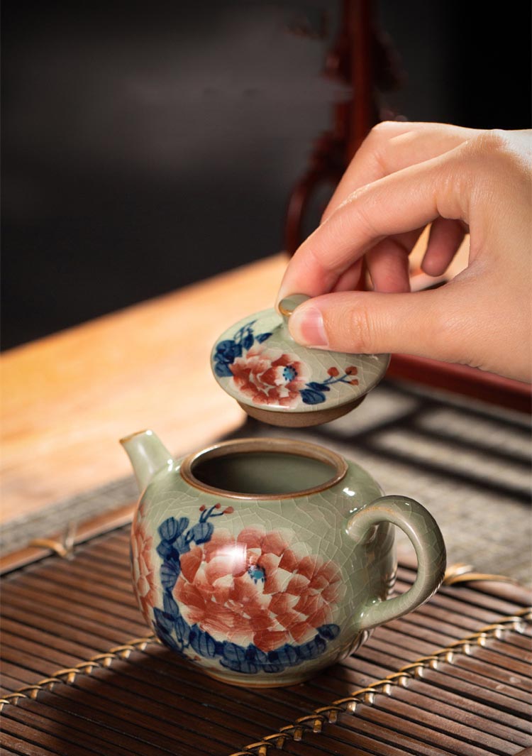 Exquisite Hand-Painted Peony Teapot – Jingdezhen Underglaze Blue Artisan Craft