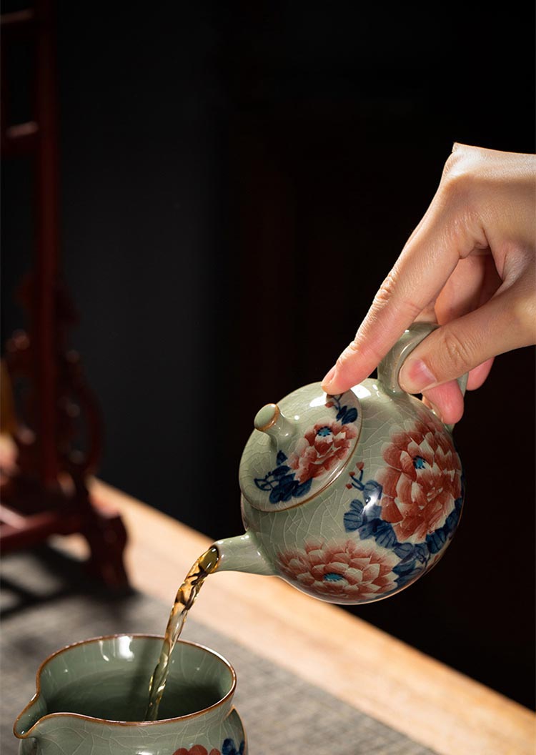 Exquisite Hand-Painted Peony Teapot – Jingdezhen Underglaze Blue Artisan Craft