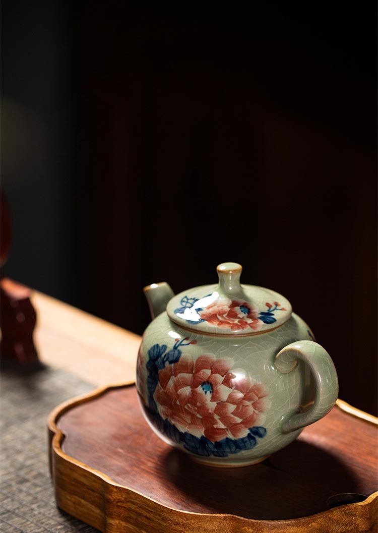 Exquisite Hand-Painted Peony Teapot – Jingdezhen Underglaze Blue Artisan Craft