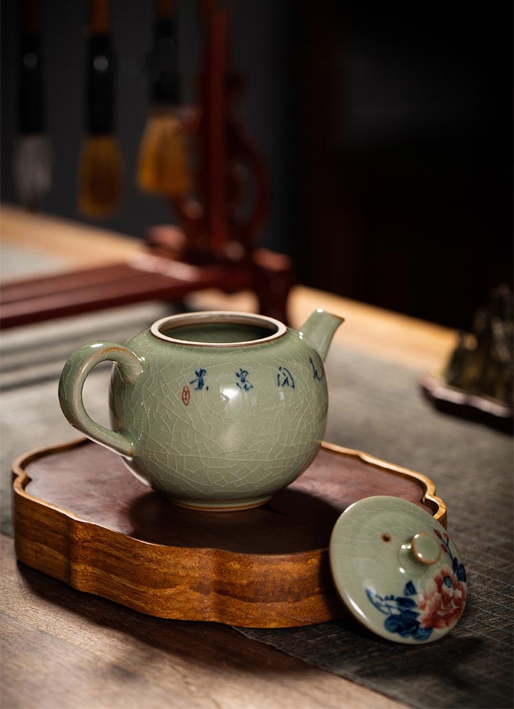 Exquisite Hand-Painted Peony Teapot – Jingdezhen Underglaze Blue Artisan Craft