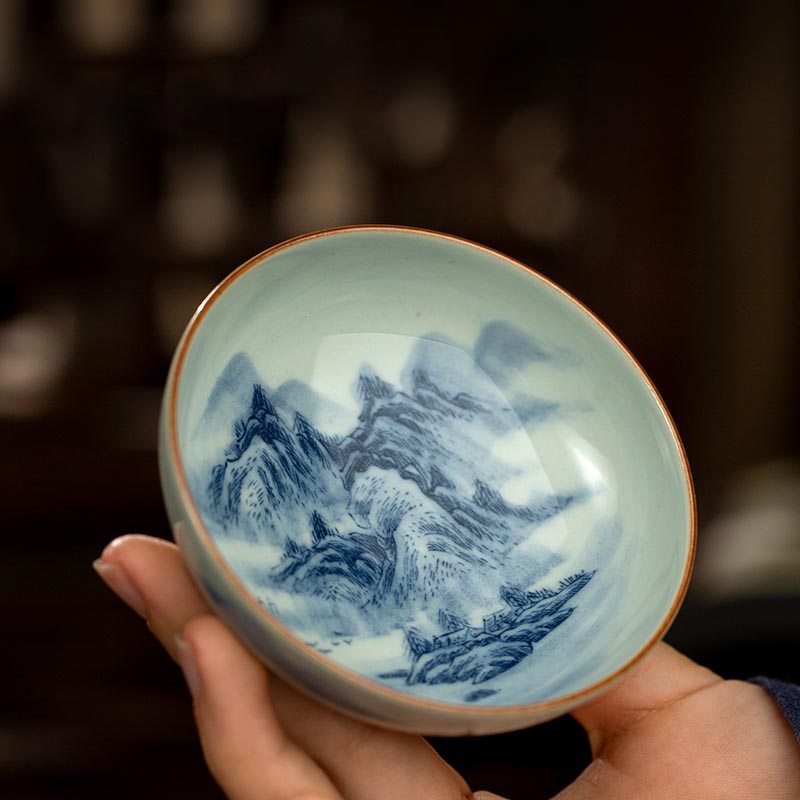 Exquisite Handcrafted Blue and White Porcelain Pu'er Tea Cup from Jingdezhen