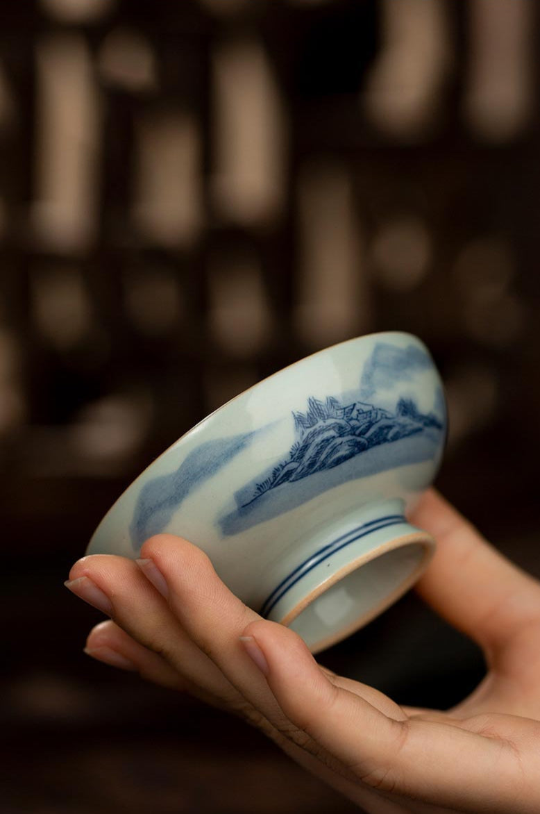 Exquisite Handcrafted Blue and White Porcelain Pu'er Tea Cup from Jingdezhen