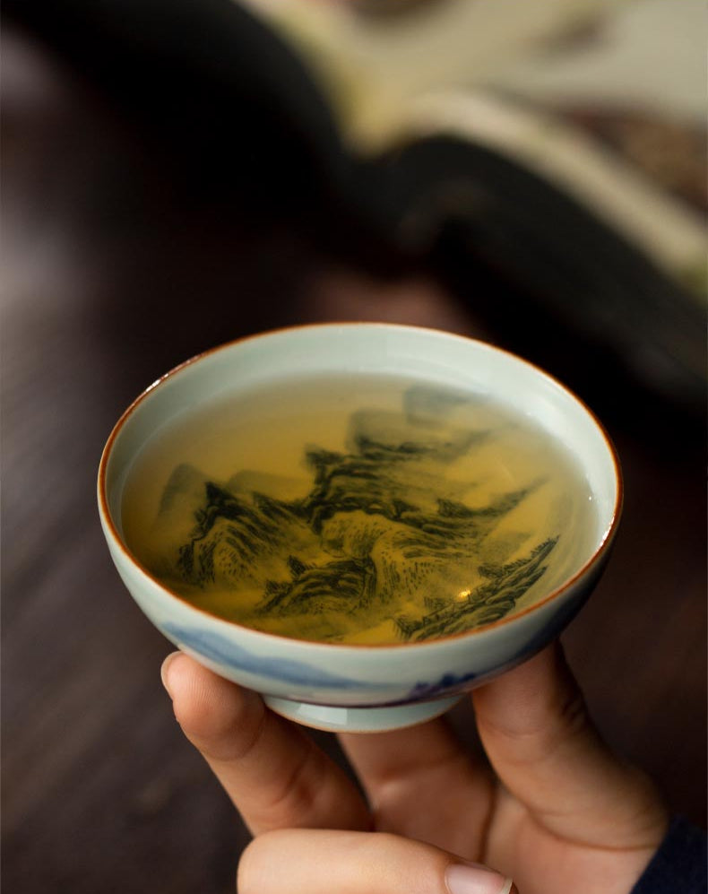 Exquisite Handcrafted Blue and White Porcelain Pu'er Tea Cup from Jingdezhen