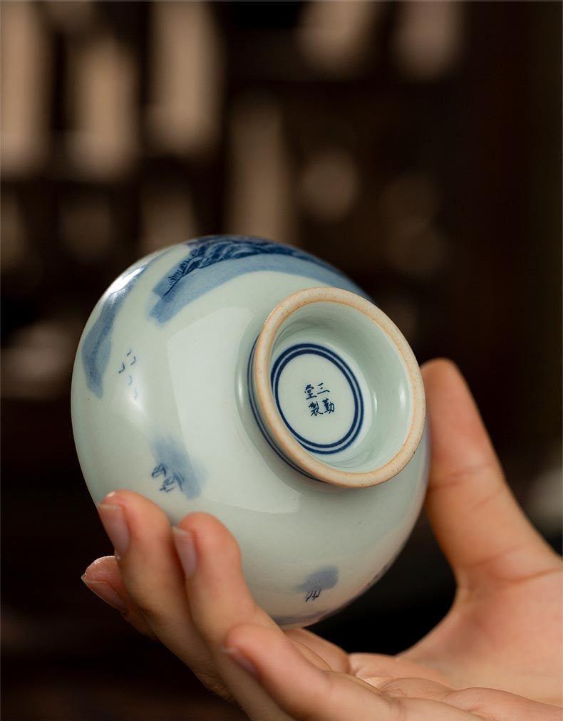 Exquisite Handcrafted Blue and White Porcelain Pu'er Tea Cup from Jingdezhen