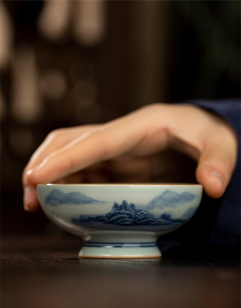 Exquisite Handcrafted Blue and White Porcelain Pu'er Tea Cup from Jingdezhen