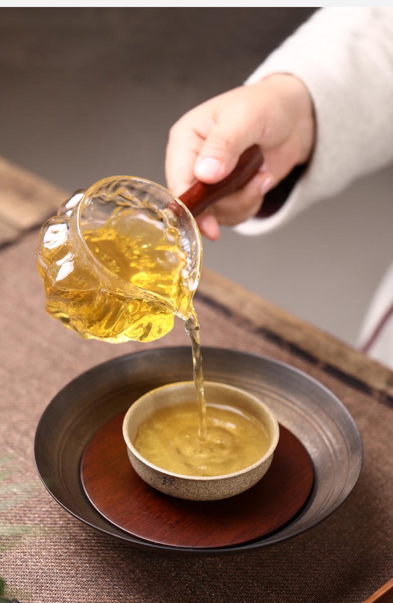 Experience Stillness and Strength – Handcrafted Yixing Clay Teacup with “Raw Jade” Inscription
