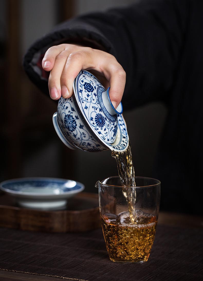 Handcrafted Jingdezhen Blue and White Lotus Motif Gaiwan