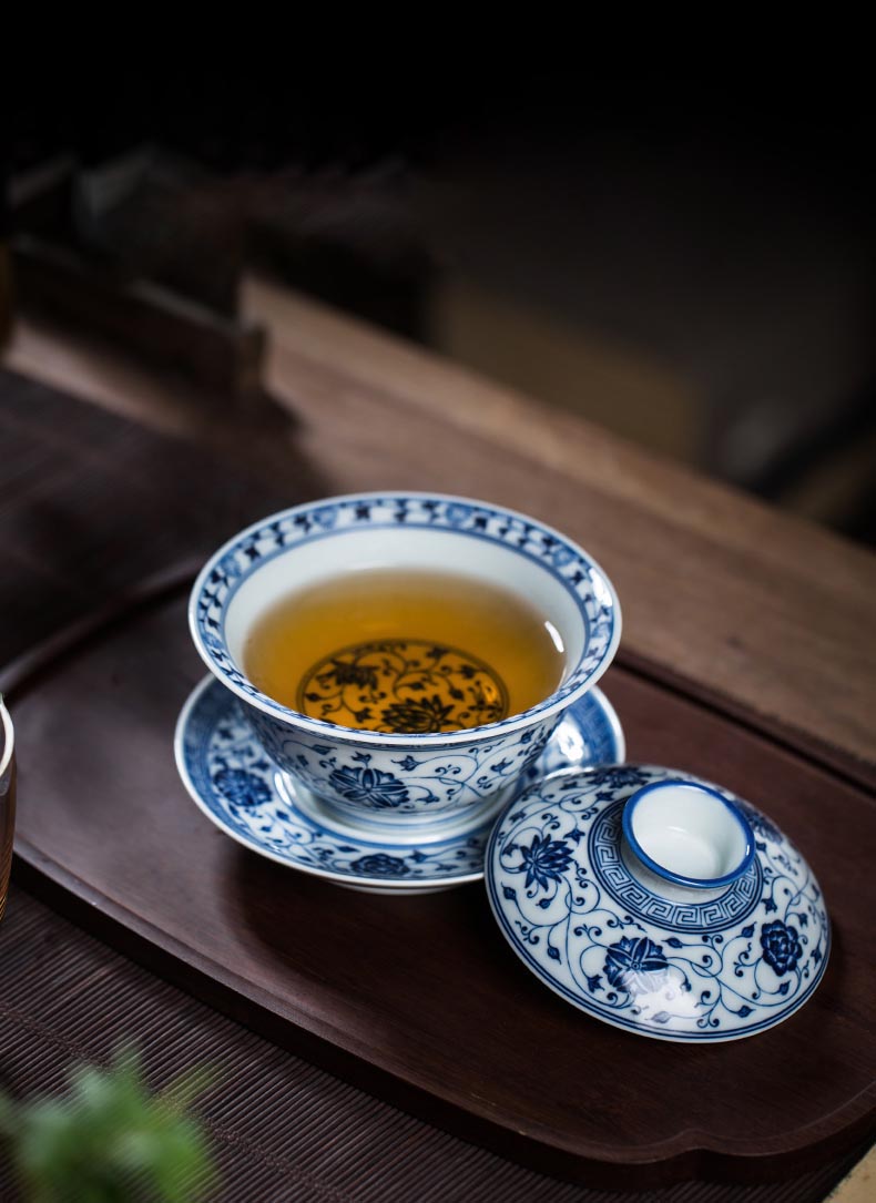 Handcrafted Jingdezhen Blue and White Lotus Motif Gaiwan
