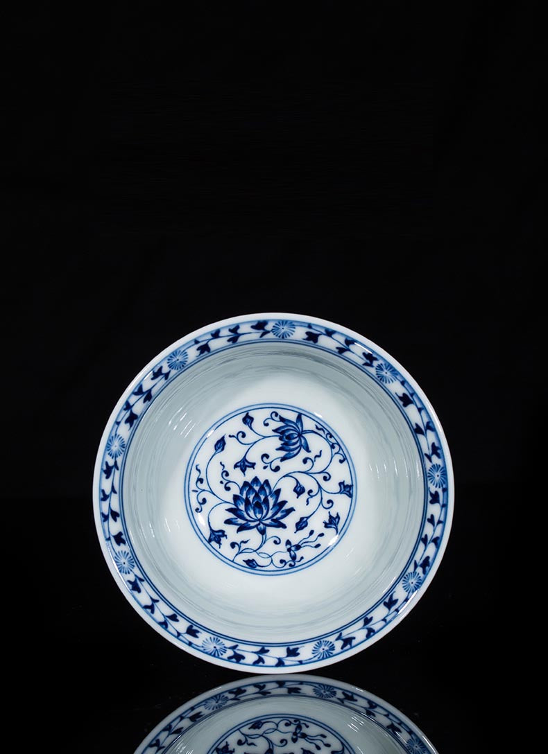 Handcrafted Jingdezhen Blue and White Lotus Motif Gaiwan