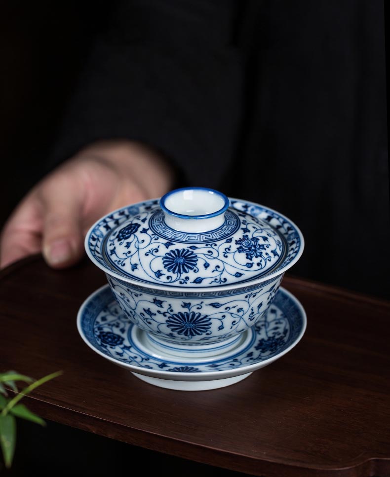 Handcrafted Jingdezhen Blue and White Lotus Motif Gaiwan
