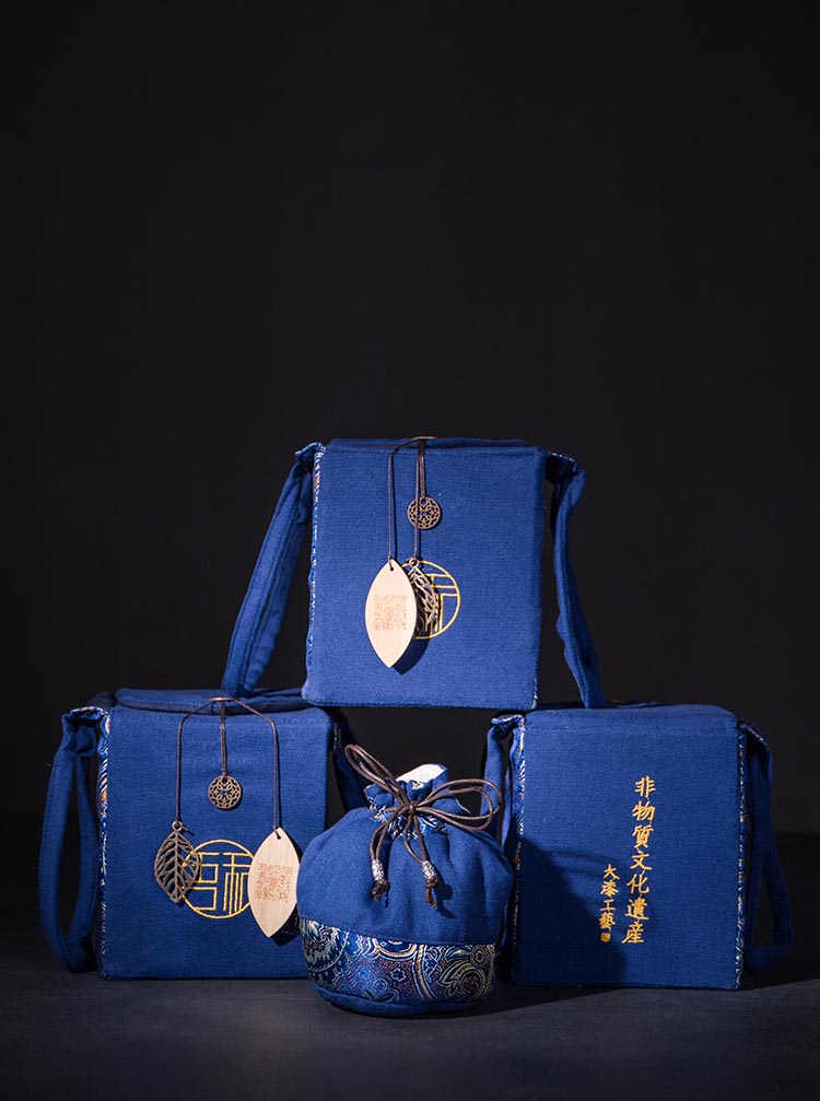 Handcrafted Lacquer Teapot - Embrace Tradition with a 250ml Green-Gold Jian Zhan Teapot