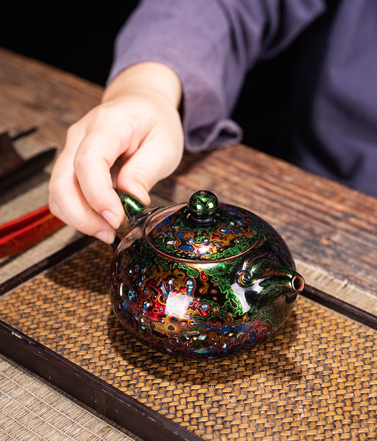 Handcrafted Lacquer Teapot - Embrace Tradition with a 250ml Green-Gold Jian Zhan Teapot