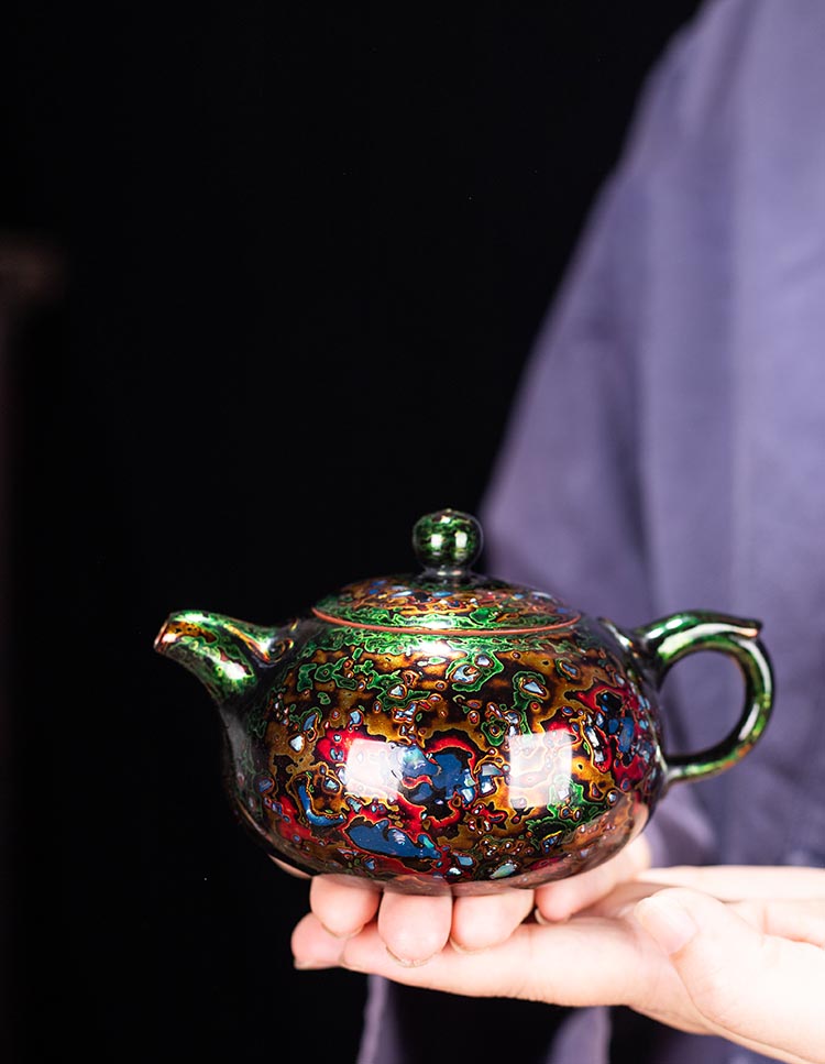 Handcrafted Lacquer Teapot - Embrace Tradition with a 250ml Green-Gold Jian Zhan Teapot