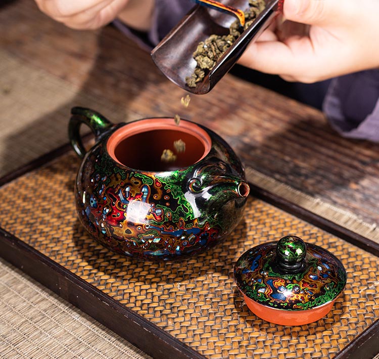 Handcrafted Lacquer Teapot - Embrace Tradition with a 250ml Green-Gold Jian Zhan Teapot