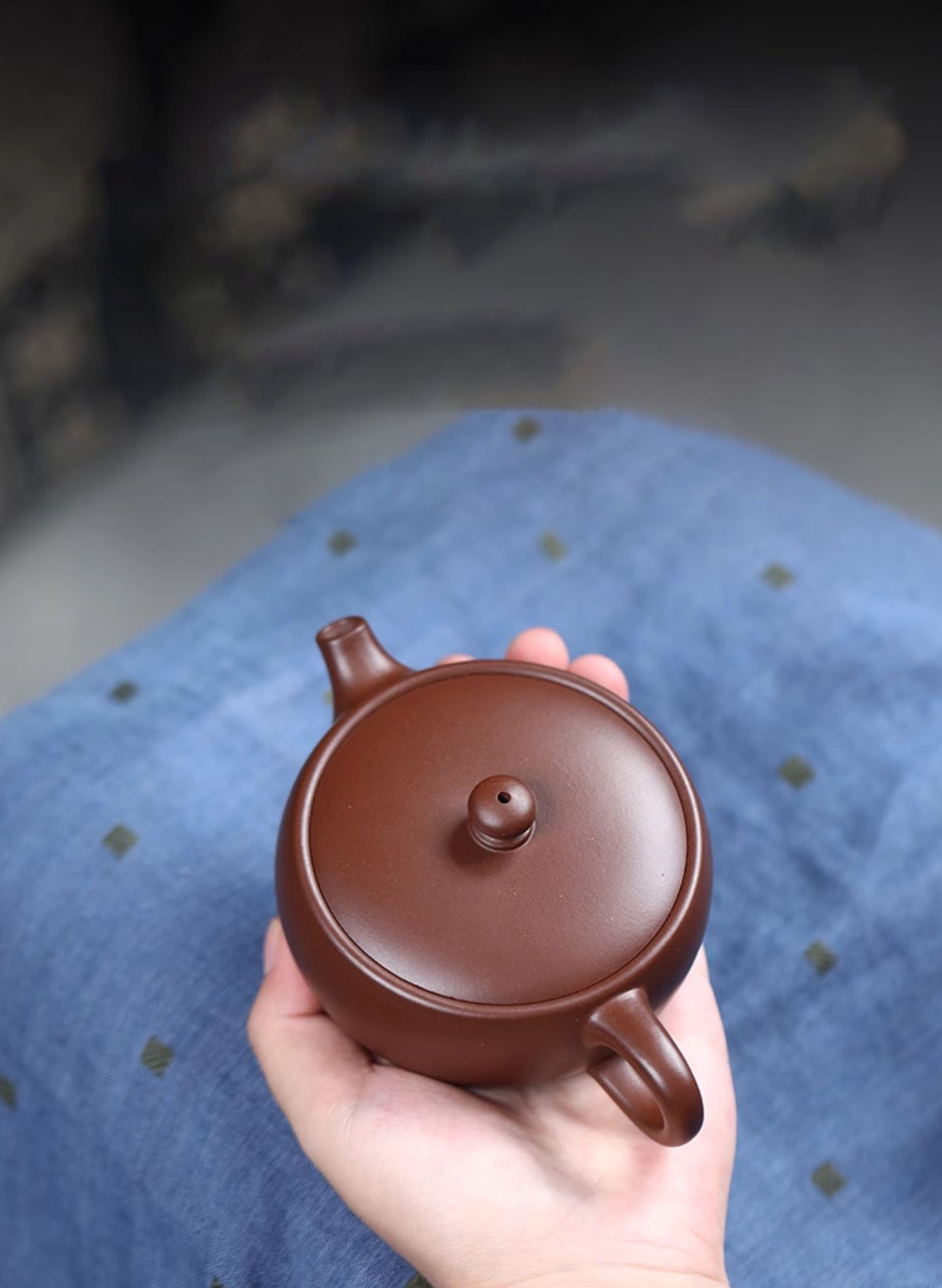 Handcrafted Yixing Zisha Flat Teapot – 170cc, Genuine Original Ore Purple Clay, Elegant and Functional