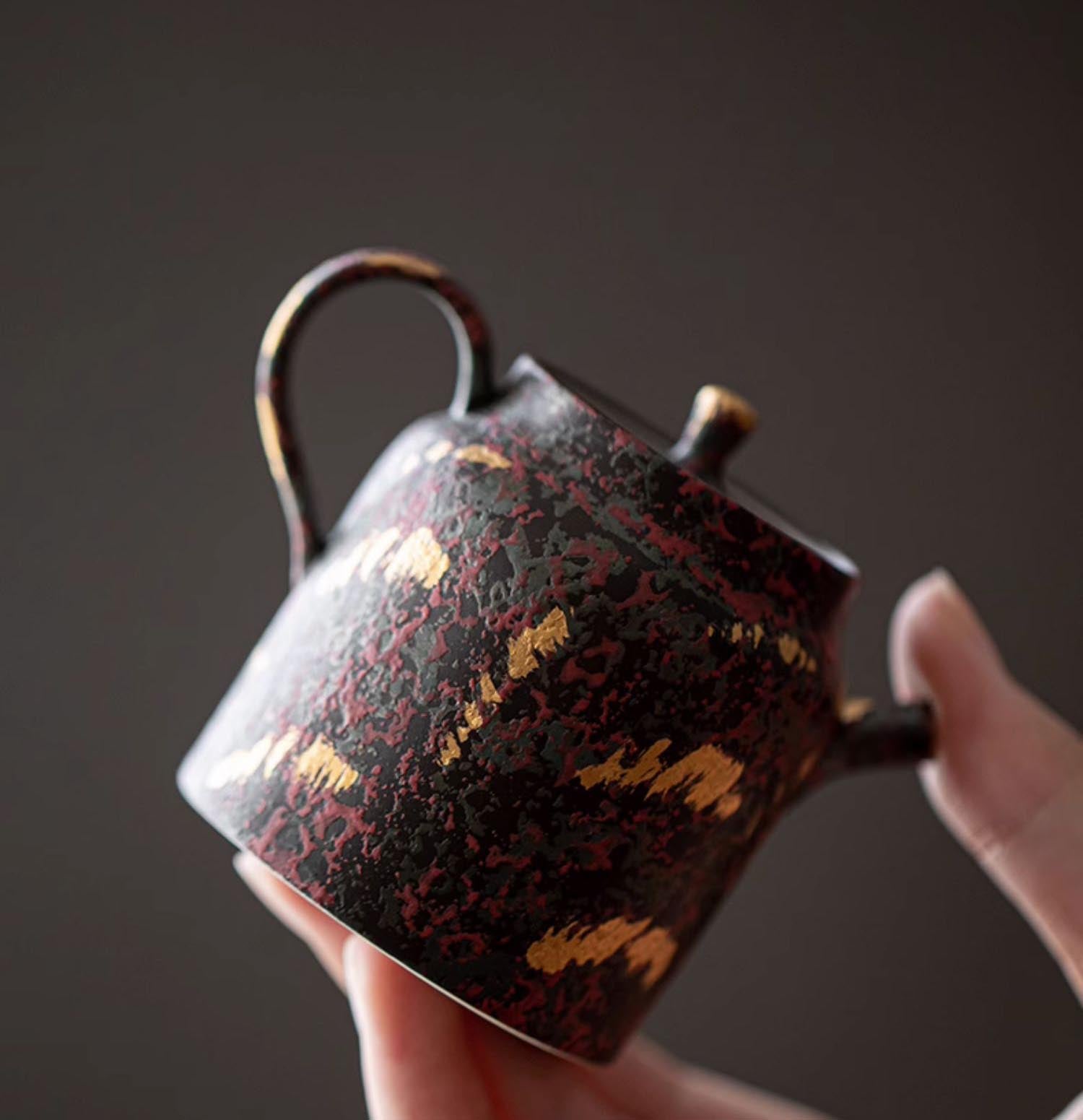 Yan Kuang Ban Lan Cha Ju: Exquisite Handmade Gold-accented Teapot
