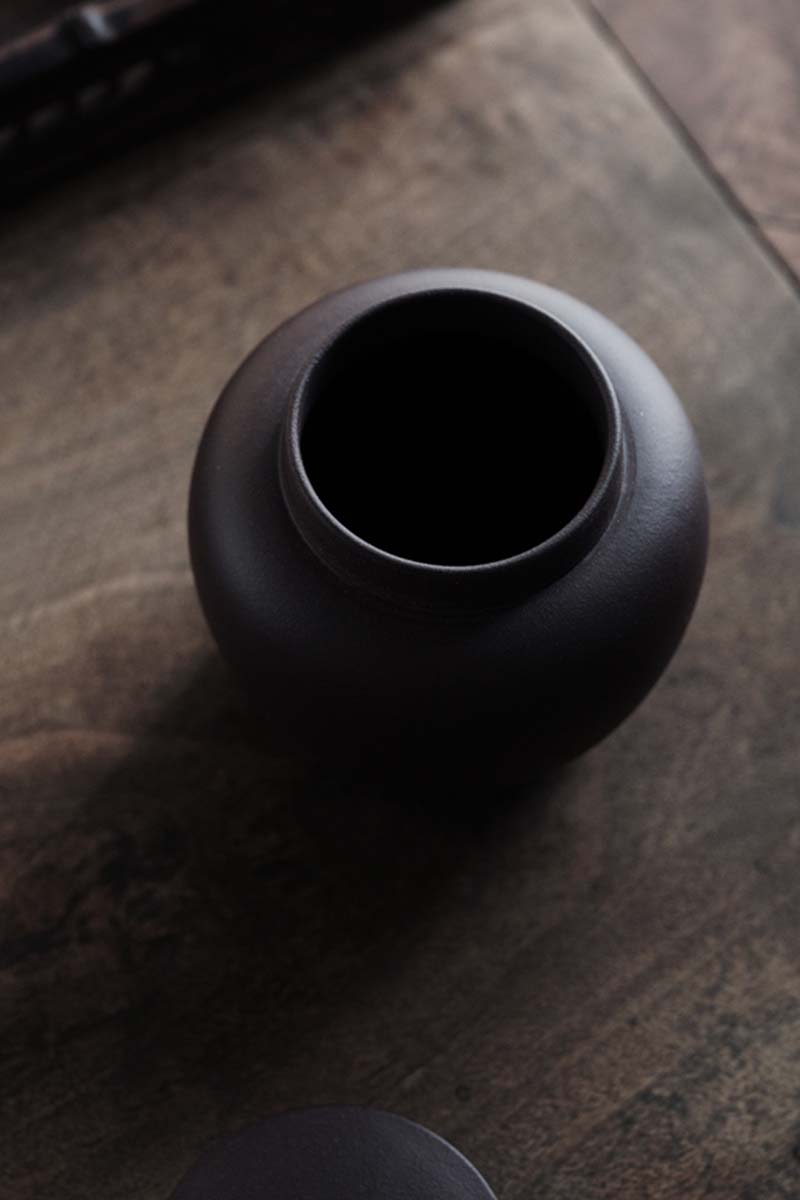 Yixing Mini Zisha Tea Awakening Jar – Handmade Purple or Red Clay Storage Canister for Pu-erh, Oolong, and Black Tea